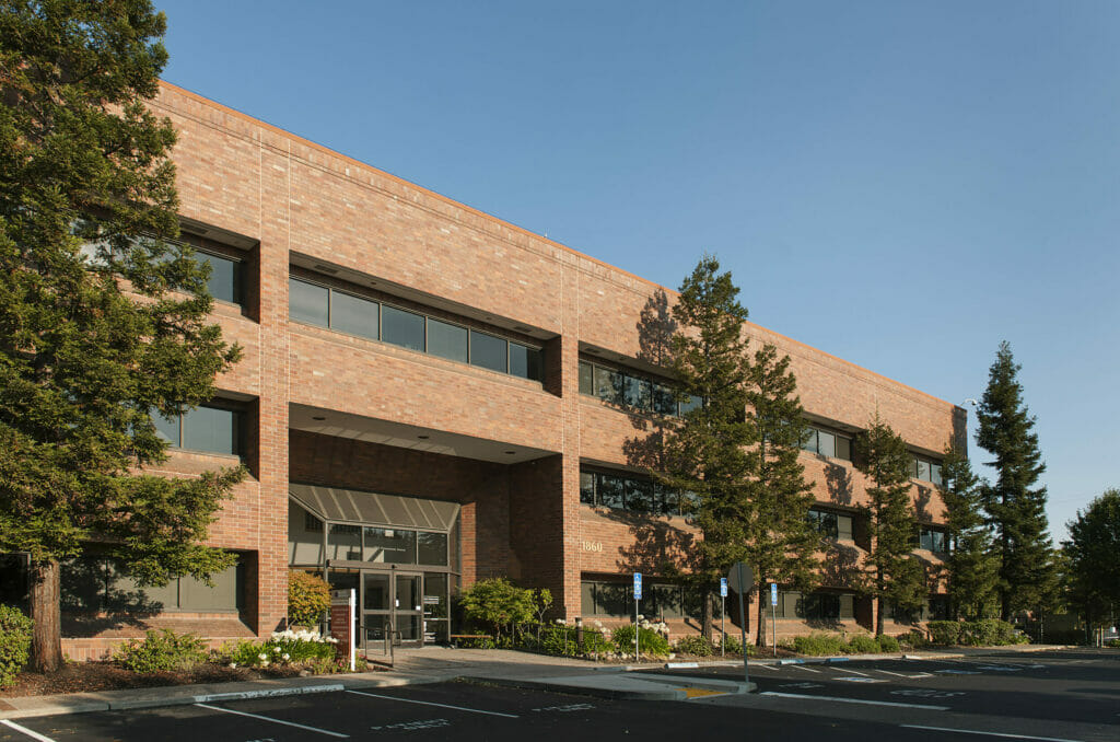 Exterior front entrance of NorthBay Gateway Medical Plaza