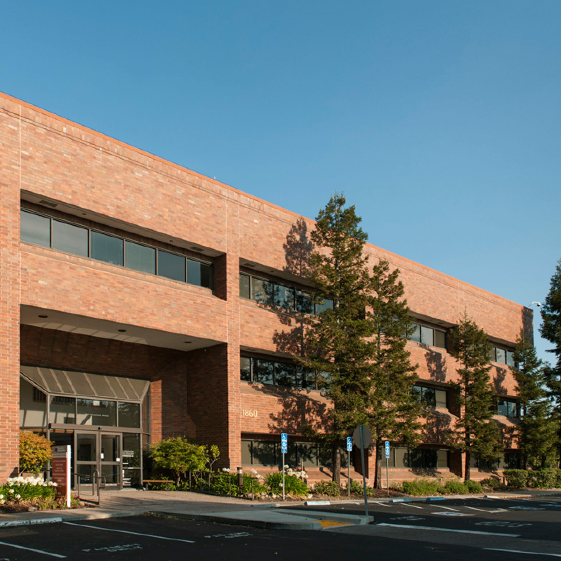 Exterior front entrance of NorthBay Gateway Medical Plaza